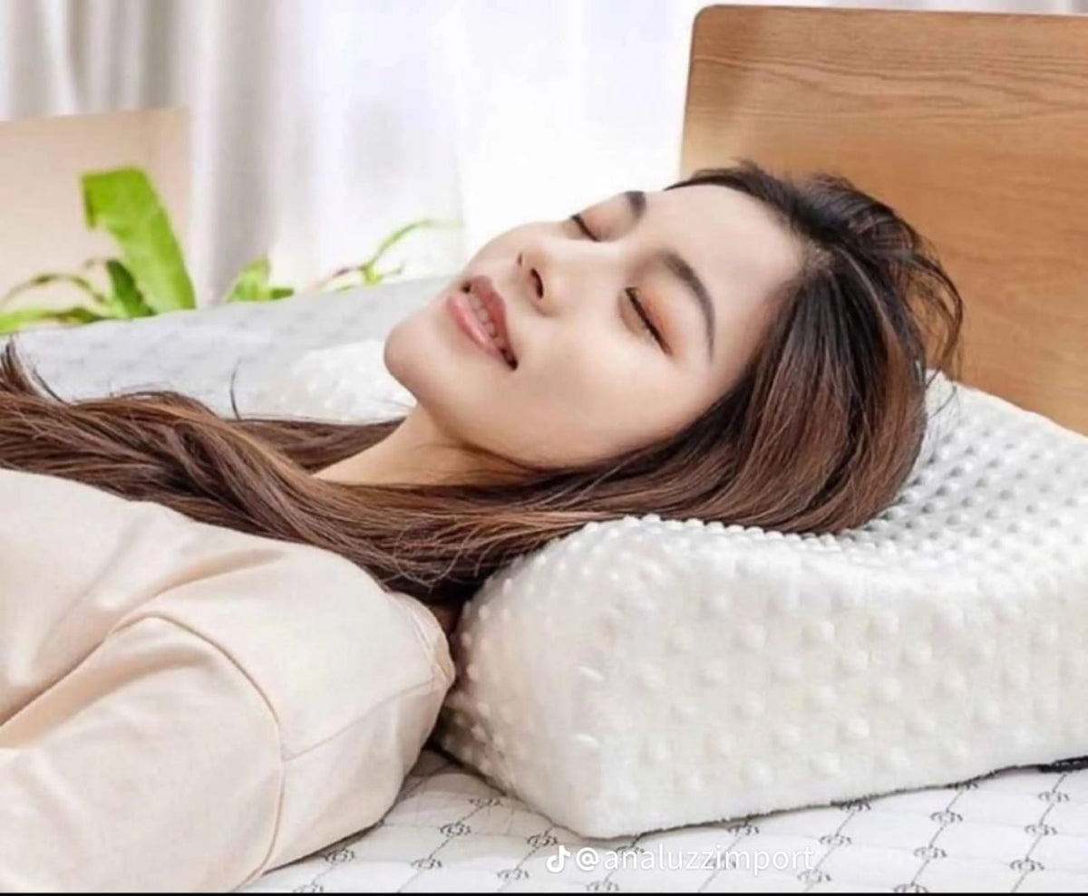 Almohada cervical ergonómica de memoria en uso